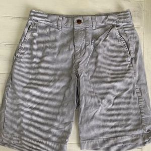 Gap men’s blue & white striped flat front shorts size 28”